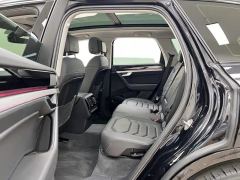 Volkswagen Touareg 3.0T Premium Obsidian Black Sports Suit - photo 11