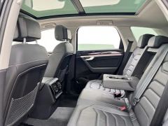 Volkswagen Touareg 3.0T Premium Obsidian Black Sports Suit - photo 12