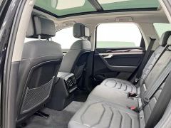 Volkswagen Touareg 3.0T Premium Obsidian Black Sports Suit - photo 13