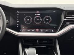 Volkswagen Touareg 3.0T Premium Obsidian Black Sports Suit - photo 16