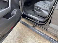 Volkswagen Touareg 3.0T Premium Obsidian Black Sports Suit - photo 18
