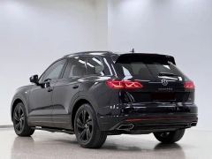 Volkswagen Touareg 3.0T Premium Obsidian Black Sports Suit - photo 19