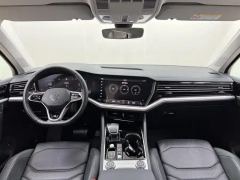 Volkswagen Touareg 3.0T Premium Obsidian Black Sports Suit - photo 4