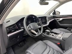 Volkswagen Touareg 3.0T Premium Obsidian Black Sports Suit - photo 9