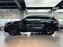 Volkswagen Touareg 3.0T Premium Obsidian Black Sports Suit - photo 15