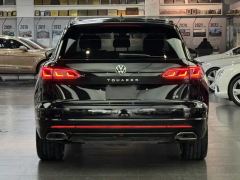 Volkswagen Touareg 3.0T Premium Obsidian Black Sports Suit - photo 17