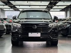 Volkswagen Touareg 3.0T Premium Obsidian Black Sports Suit - photo 2