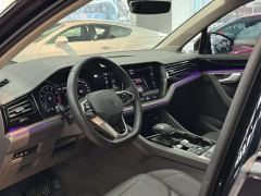 Volkswagen Touareg 3.0T Premium Obsidian Black Sports Suit - photo 4