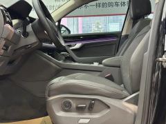 Volkswagen Touareg 3.0T Premium Obsidian Black Sports Suit - photo 9