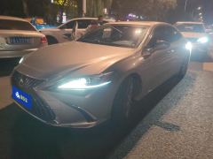 Lexus ES 300h Excellence Edition - photo 1