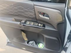 Honda Elysion e:HEV 2.0L Luxury Edition - фото 12