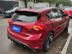 Ford Focus EcoBoost 180 ST-Line - фото 2