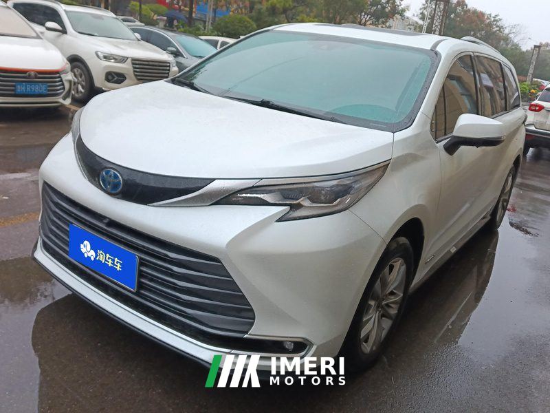 Toyota Sienna 2.5L Hybrid Supreme Edition