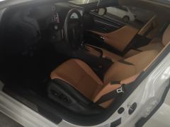 Lexus ES 200 Excellence Edition - ფოტო 14