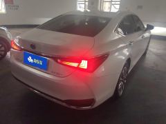 Lexus ES 200 Excellence Edition - ფოტო 2