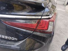 Lexus ES 300h Excellence Edition - ფოტო 5