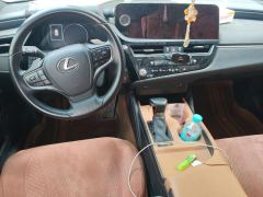 Lexus ES 300h Excellence Edition - ფოტო 16