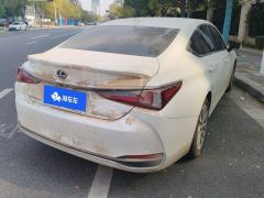 Lexus ES 300h Excellence Edition - ფოტო 2