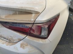Lexus ES 300h Excellence Edition - ფოტო 5