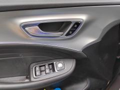 Roewe MG iMAX8 400TGI Flagship - photo 13