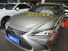 Lexus ES 200 Excellence Edition - фото 1
