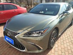 Lexus ES 300h Premium Edition - ფოტო 1