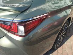 Lexus ES 300h Premium Edition - ფოტო 5