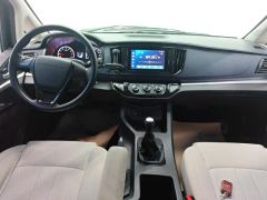 Forthing Lingzhi M5L 1.6L Base 7-seater - фото 16