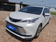 Toyota Sienna Dual-Engine 2.5L Platinum Edition - ფოტო 1