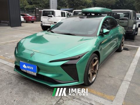 2022 IM Motors Zhiji L7 615km AWD Pro - автомобиль из Китая
