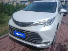 Toyota Sienna Dual-Engine 2.5L Comfort Edition - ფოტო 1