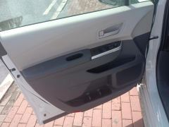 Toyota Sienna Dual-Engine 2.5L Comfort Edition - ფოტო 12