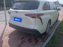 Toyota Sienna Dual-Engine 2.5L Comfort Edition - ფოტო 2