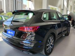 Volkswagen Touareg 3.0T Premium Classic Sports Suit - ფოტო 2
