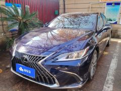Lexus ES 200 Excellence Edition - ფოტო 1