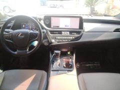 Lexus ES 200 Excellence Edition - ფოტო 16
