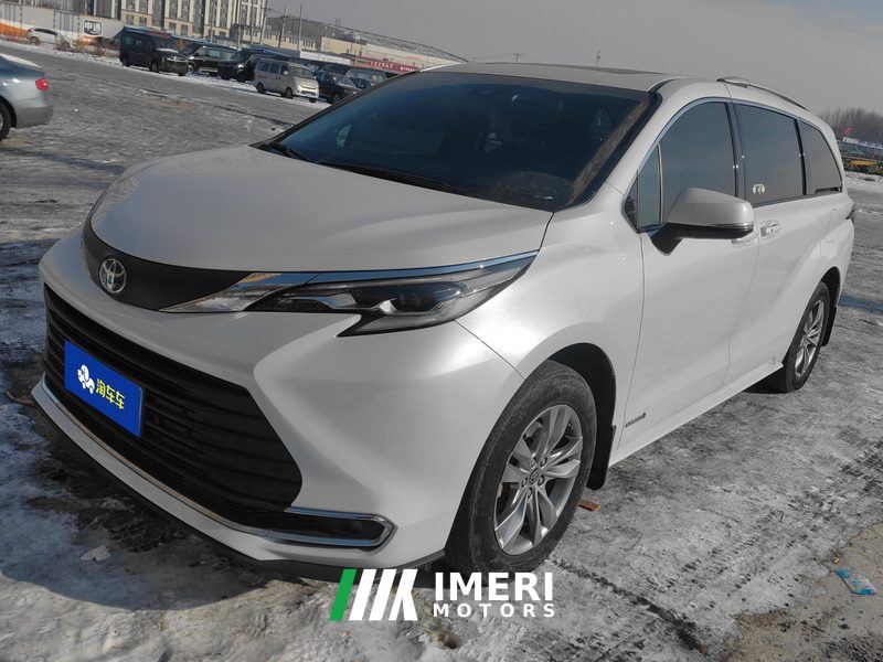 Toyota Sienna Dual-Engine 2.5L Comfort Edition