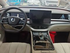 Denza D9 DM-i 1.5T 190km AWD Version 7 - ფოტო 17