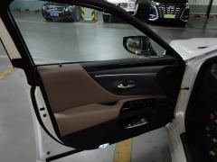 Lexus ES 300h Excellence Edition - ფოტო 12