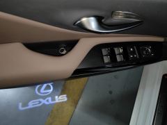Lexus ES 300h Excellence Edition - ფოტო 13