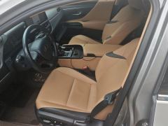 Lexus ES 200 Excellence Edition - ფოტო 14