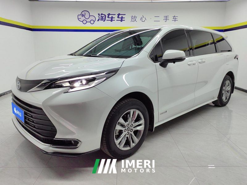 Toyota Sienna Dual-Engine 2.5L Comfort Edition