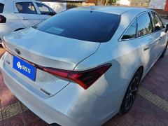 Toyota Avalon Dual-Engine 2.5L Luxury Edition - фото 2