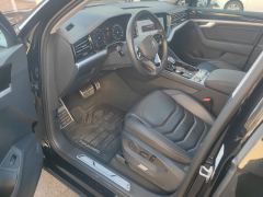 Volkswagen Touareg 3.0T Premium Obsidian Black Sports Suit - ფოტო 14