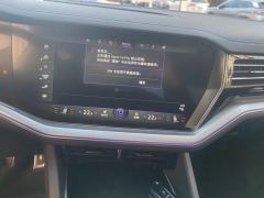 Volkswagen Touareg 3.0T Premium Obsidian Black Sports Suit - ფოტო 17