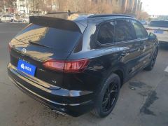 Volkswagen Touareg 3.0T Premium Obsidian Black Sports Suit - ფოტო 2
