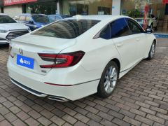 Honda Accord 260TURBO Luxury Edition - фото 2