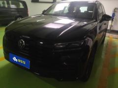 Volkswagen Touareg 3.0T Premium Obsidian Black Sports Suit - photo 1