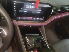 Volkswagen Touareg 3.0T Premium Obsidian Black Sports Suit - photo 17