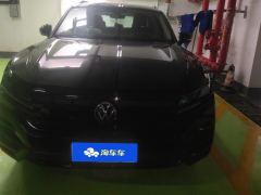Volkswagen Touareg 3.0T Premium Obsidian Black Sports Suit - photo 3